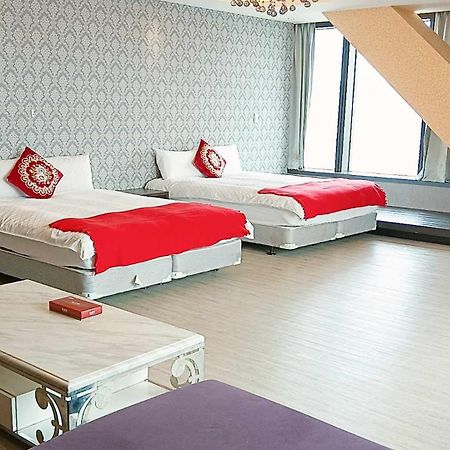85旅行家 Appartement Kaohsiung Buitenkant foto