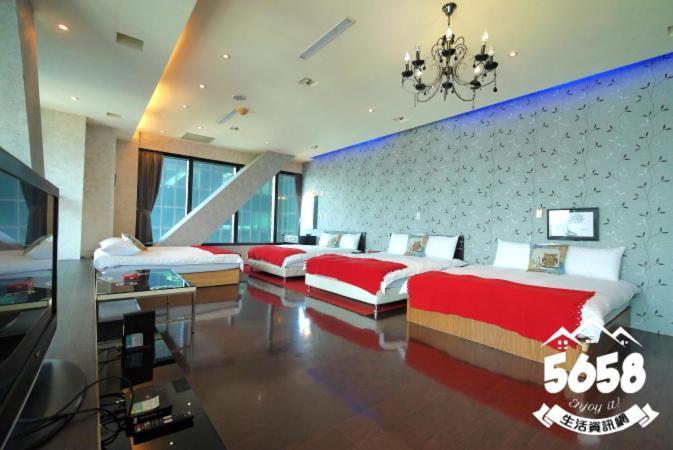 85旅行家 Appartement Kaohsiung Buitenkant foto