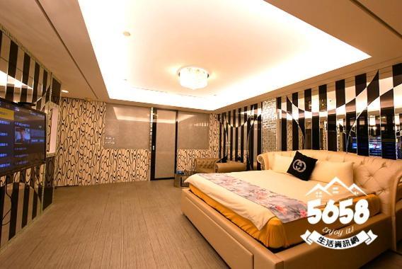 85 旅行 Ie Appartement Kaohsiung Buitenkant foto